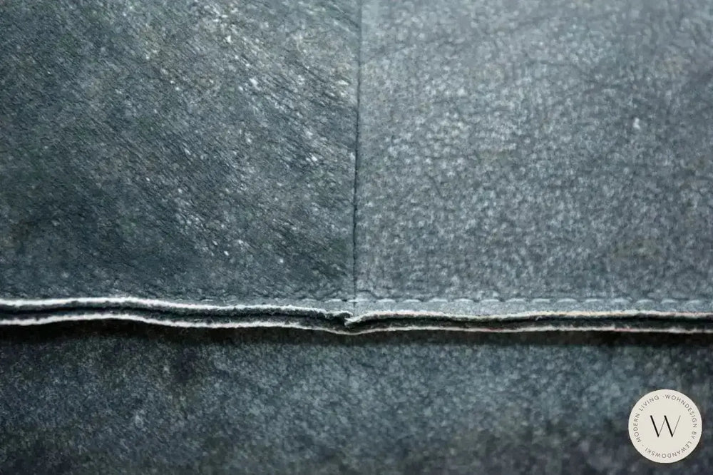 1x Modell Twister mit Hocker in Leder Desperado Bullfrog