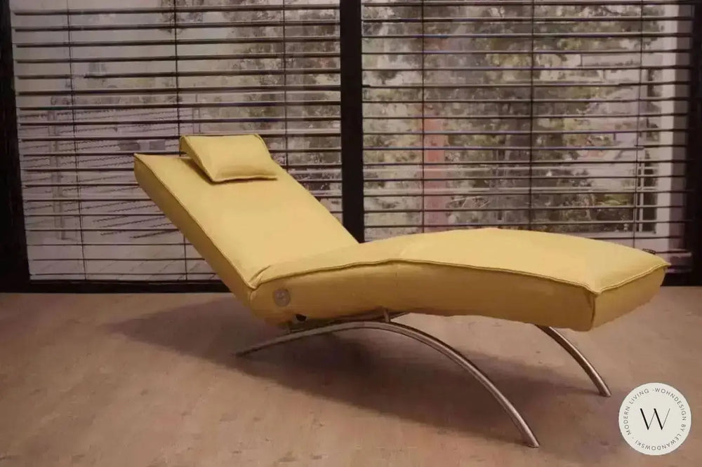 Jonas Relaxliege P4 elektrisch in Leder B Bull giallo Koinor