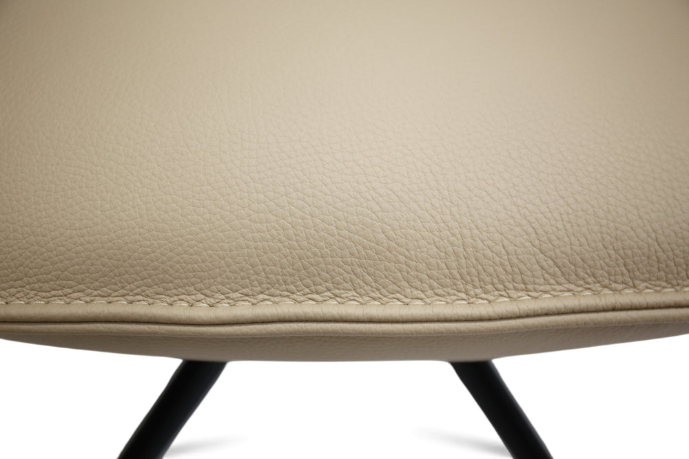 4 Esszimmerstühle Modell 1285 in Leder B Bull sabbia