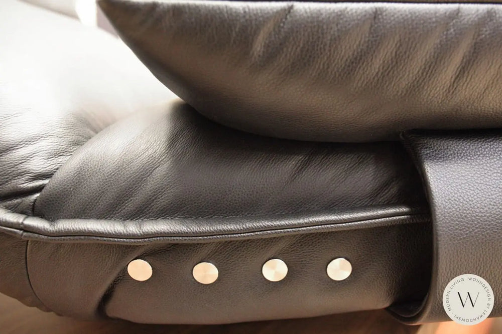 Modell Edit 2 in Leder A Soft noir Koinor