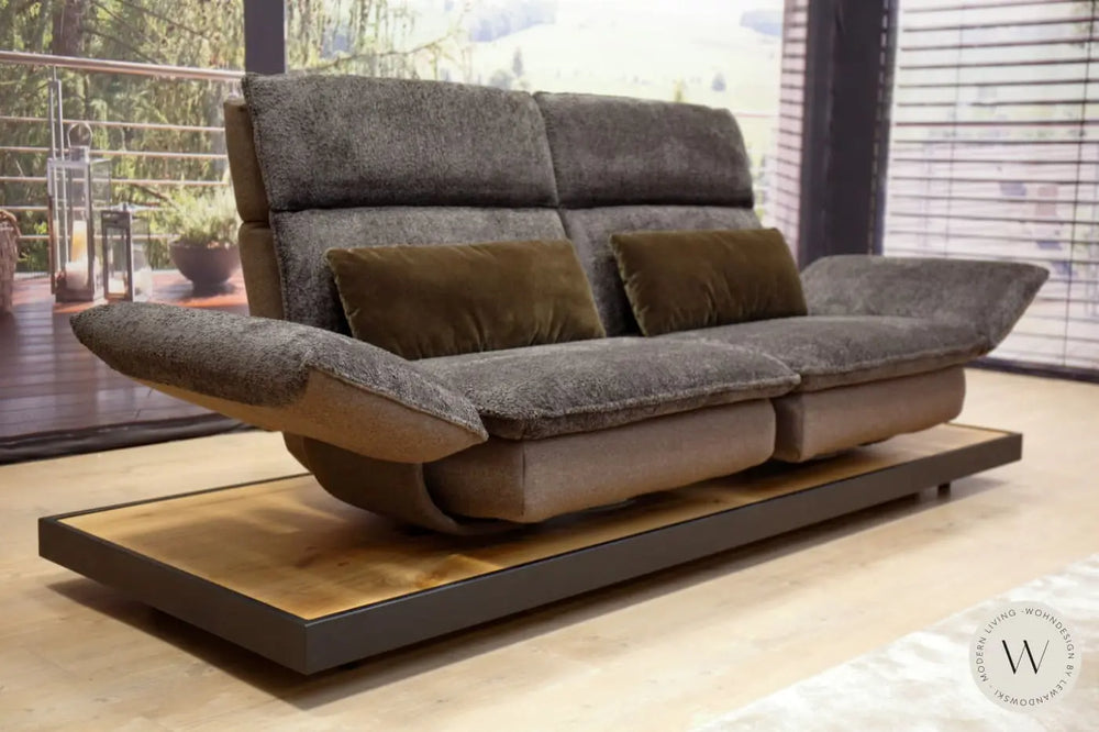Modell Edon mit Metallrahmen in Stoff Space Koinor