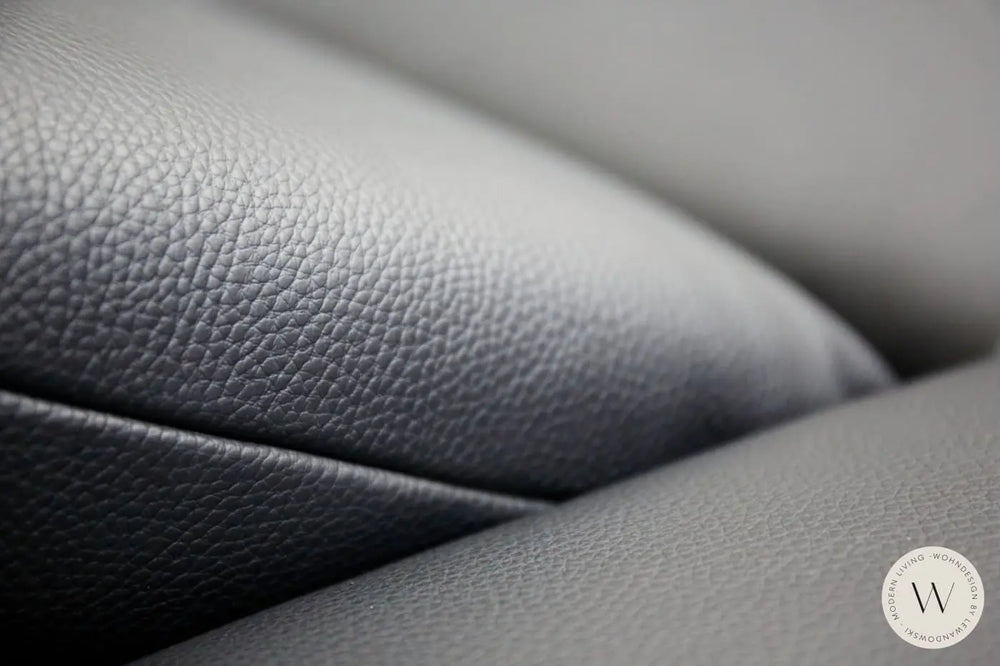 Modell Francis in Leder B Bull nero (Ecke links) Koinor