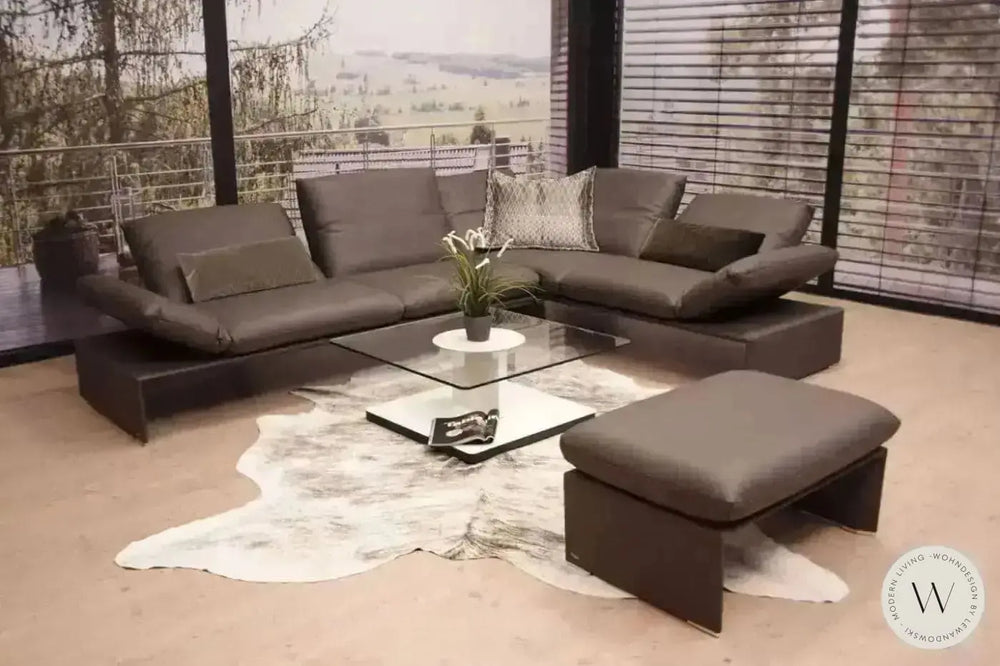 Modell Harriet Eckgarnitur in Leder B Bull carbone Koinor