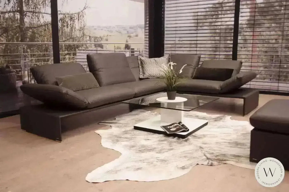 Modell Harriet Eckgarnitur in Leder B Bull carbone Koinor