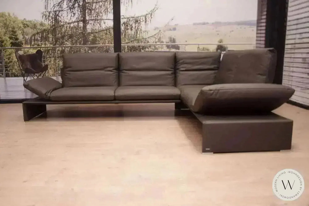 Modell Harriet Eckgarnitur in Leder B Bull carbone Koinor