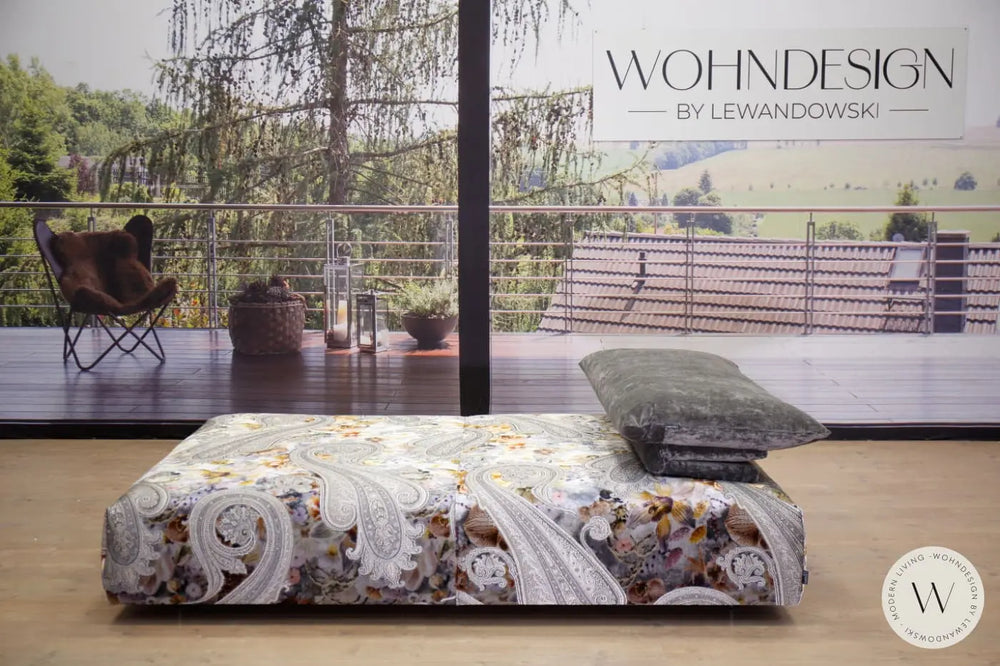 Modell Iwan Sofa in Stoff Paisley umbra Bullfrog