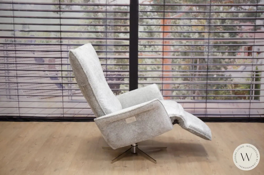 Relaxsessel Swan mit motorischer Verstellung in Stoff Space Koinor