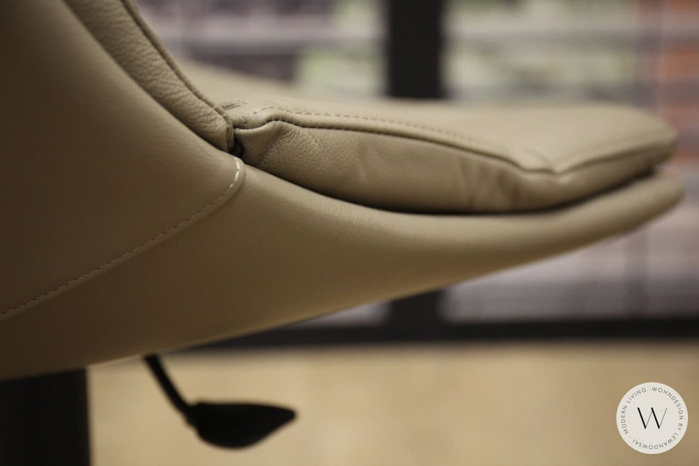 Barhocker Modell Noa in Leder Pelle 90 fango (höhenverstellbar) Ozzio®Italia