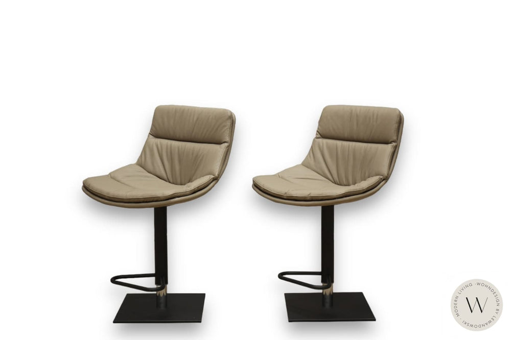 Barhocker Modell Noa in Leder Pelle 90 fango (höhenverstellbar) Ozzio®Italia