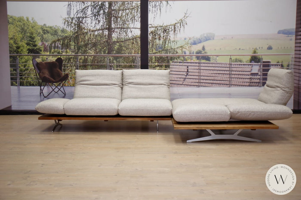 Eckgarnitur Marilyn in Stoff Fame13-26 und Wildnussaum Koinor