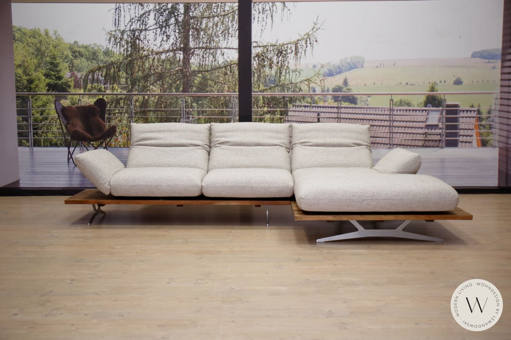 Eckgarnitur Marilyn in Stoff Fame13-26 und Wildnussaum Koinor