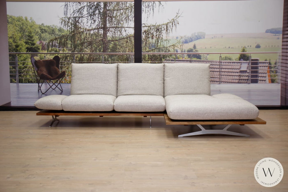 Eckgarnitur Marilyn in Stoff Fame13-26 und Wildnussaum Koinor