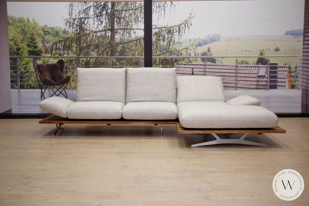 Eckgarnitur Marilyn in Stoff Fame13-26 und Wildnussaum Koinor