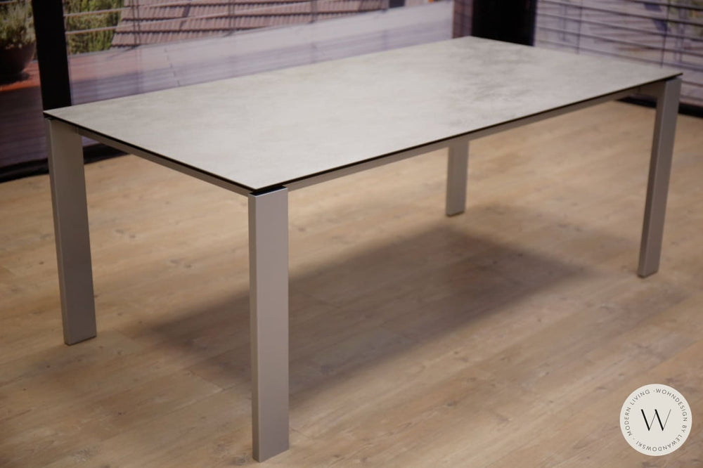 Esstisch Modell P2380 Access in Keramik Oxide grigio Ronald Schmitt Tische