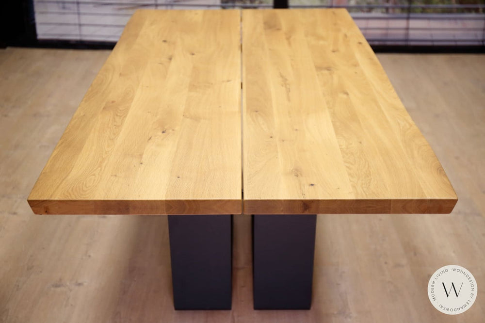 Esstisch Sondermodell T1019 in Wildeiche massiv Baumkante Koinor