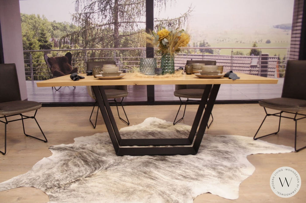 Esstisch Sondermodell T1019 in Wildeiche massiv Baumkante Koinor