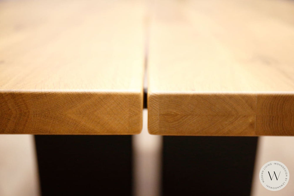 Esstisch Sondermodell T1019 in Wildeiche massiv Baumkante Koinor