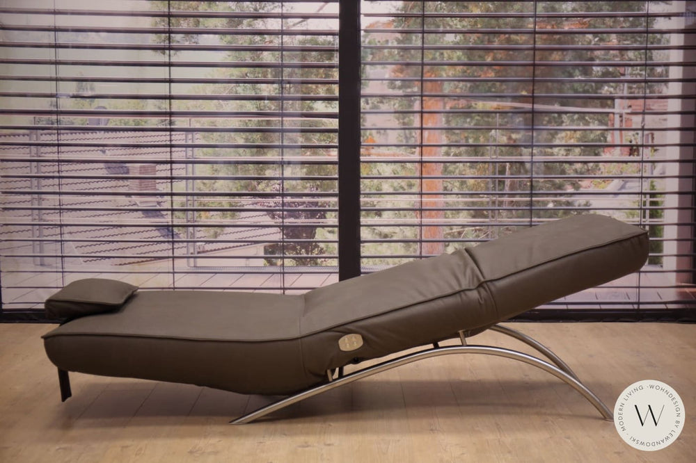 Jonas Relaxliege P4 elektrisch in Leder A India spider Koinor