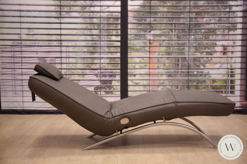 Jonas Relaxliege P4 elektrisch in Leder A India spider Koinor
