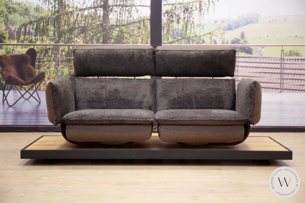 Modell Edon C5 Sofa in Stoff Space mit Metallrahmen Koinor