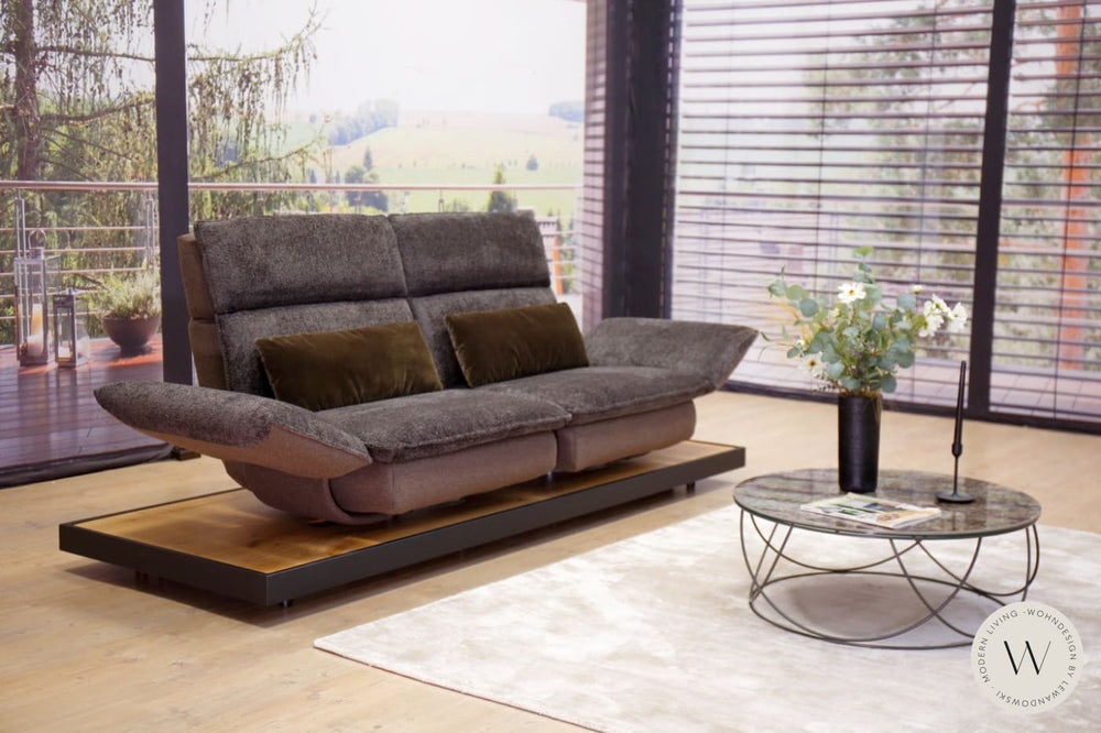 Modell Edon C5 Sofa in Stoff Space mit Metallrahmen Koinor