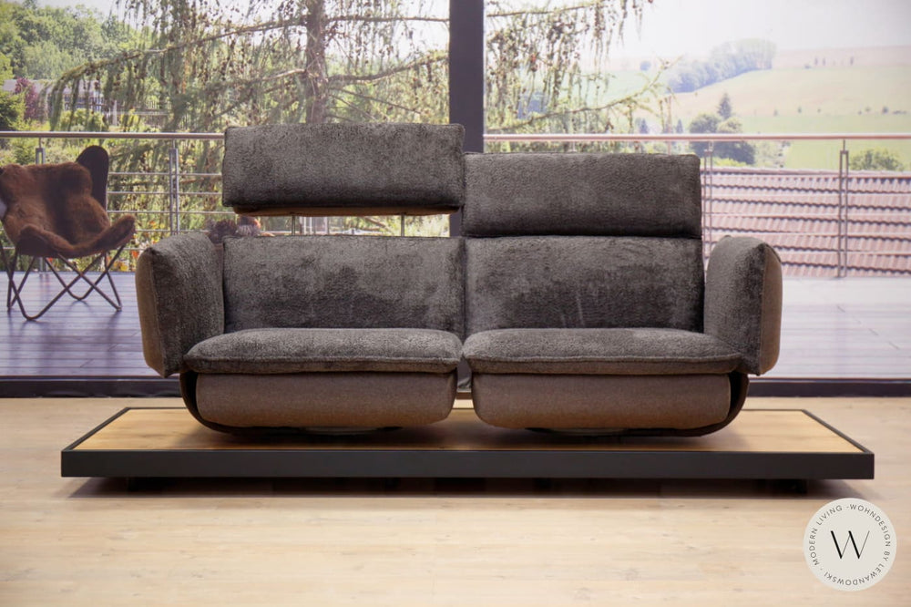 Modell Edon C5 Sofa in Stoff Space mit Metallrahmen Koinor