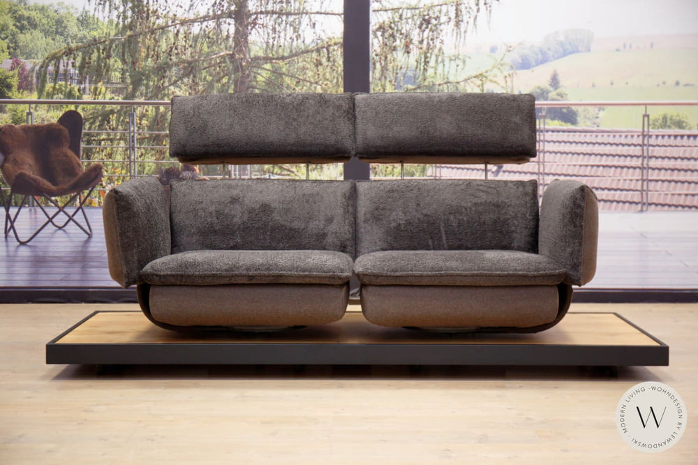 Modell Edon C5 Sofa in Stoff Space mit Metallrahmen Koinor