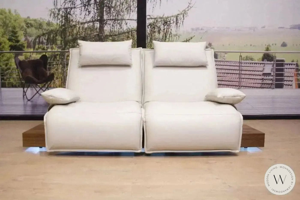 Modell Epos 3 Sofa C in Leder A Soft crystal Koinor