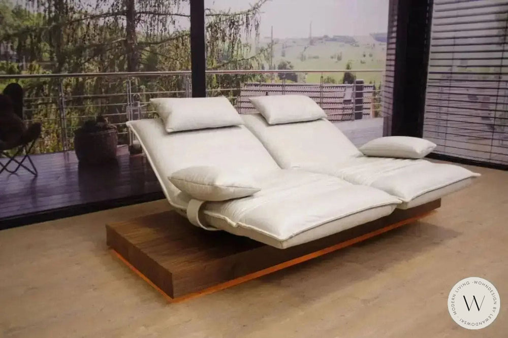 Modell Epos 3 Sofa C in Leder A Soft crystal Koinor