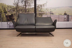 Modell Evita Sofa EM in Leder A Soft noir Koinor