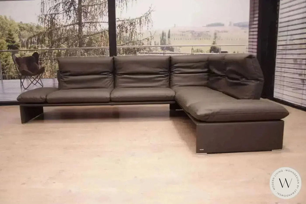 Modell Harriet Eckgarnitur in Leder B Bull carbone Koinor