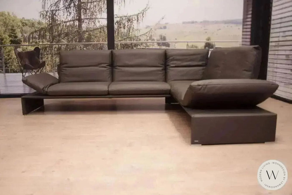 Modell Harriet Eckgarnitur in Leder B Bull carbone Koinor