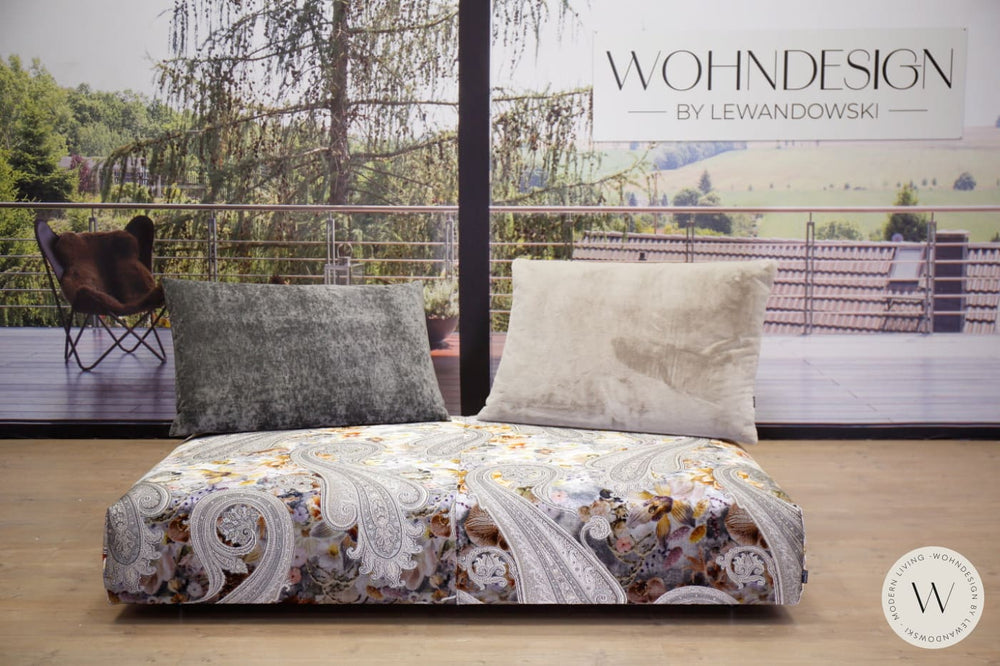 Modell Iwan Sofa in Stoff Paisley umbra Bullfrog