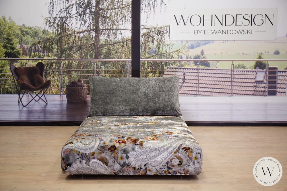 Modell Iwan Sofa in Stoff Paisley umbra Bullfrog