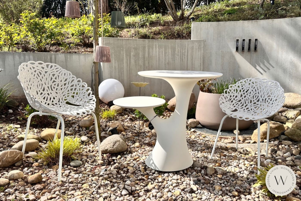 Outdoor-Set Tisch Rabbit Tree + 2 Stühle qeeboo