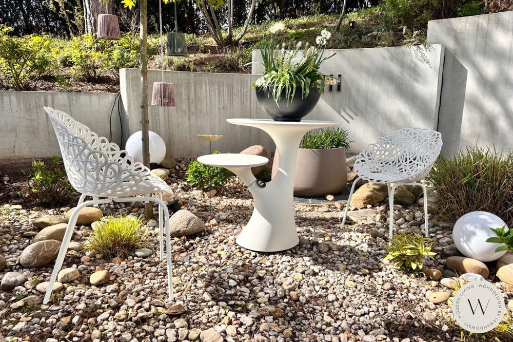Outdoor-Set Tisch Rabbit Tree + 2 Stühle qeeboo
