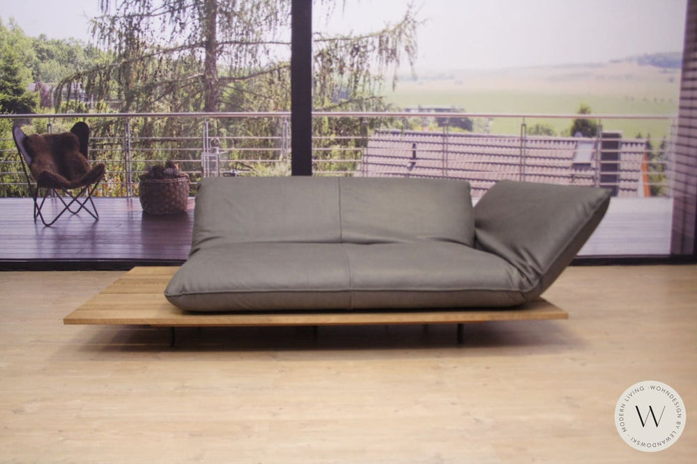 Sofa Modell Akito in Leder Oasis elefant Bullfrog