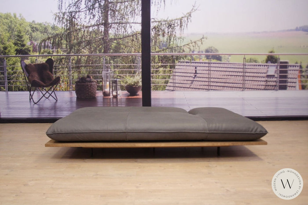 Sofa Modell Akito in Leder Oasis elefant Bullfrog
